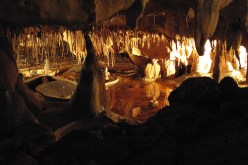 الكهوف العجيبة لزيامة منصورية  موقع متميز لا يزال يحتفظ بسحره