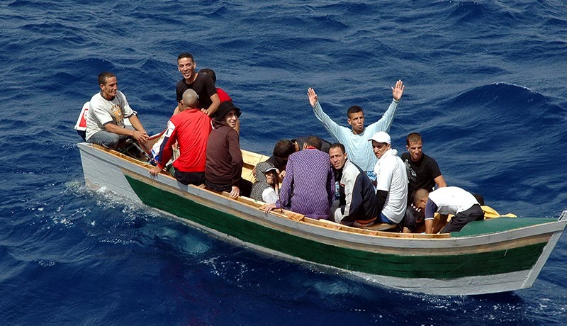 حراس السواحل بمستغانم يواصلون البحث عن الحراڤة العشرة المفقودين