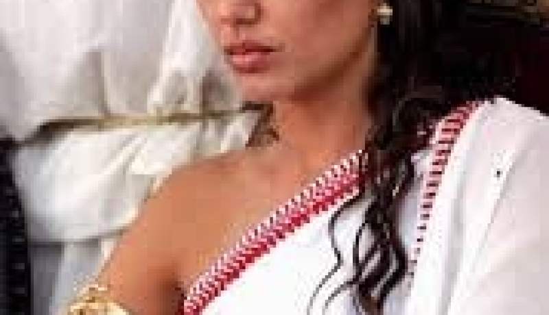 صور المثيرة لأنجيلينا جولي وراء حصولها على أول بطولة سينمائية