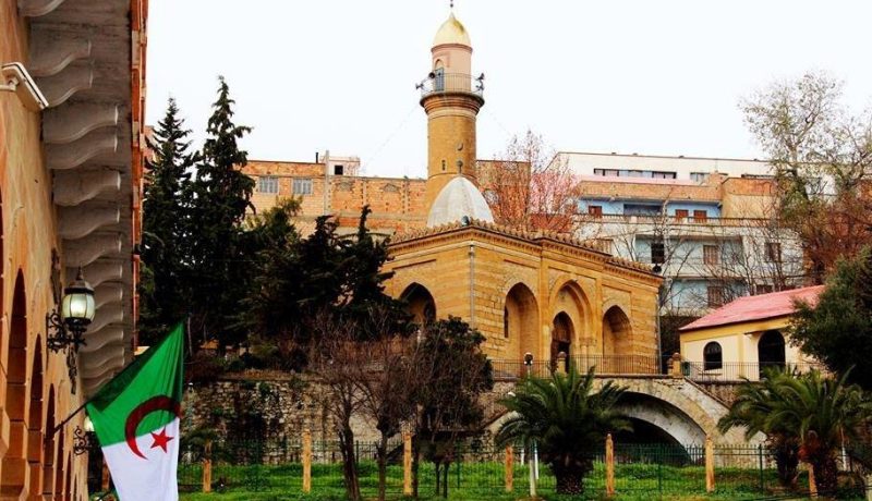 «دبزة ودماغ» بين إمام ومصل داخل مسجد في «الرشايڤة» بتيارت !