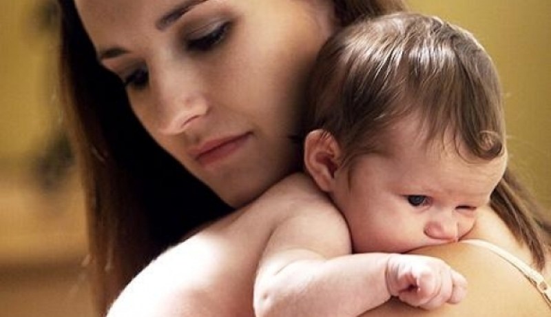 مختصون يقترحون تمديد فترة عطلة الأمومة إلى 6 أشهر