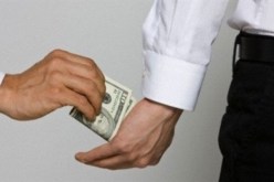 توقيــــف موظــــف بدائـــرة بوسعـــادة متلبّســـا بتسلّــم رشـــوة في المسيلة