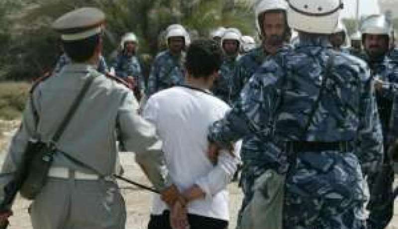 البحرين تحاكم ثمانية من عناصر الشرطة بتهمة تعذيب سجناء