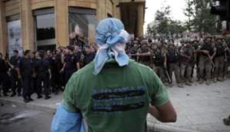 لبنان: تشييع الحسن يتحول الى تظاهرة تسفر عن سقوط جرحى