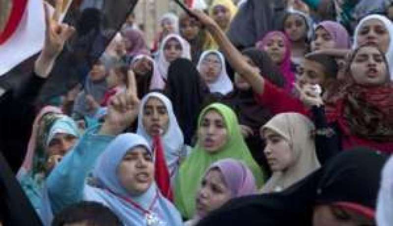 الإخوان المسلمون  يدعمون مرسي الليلة بـ 3 مظاهرات بالاسكندرية