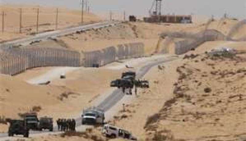 مقتل جندي إسرائيلي وثلاثة مسلحين على الحدود المصرية