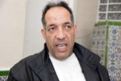 حميد عاشوري يجري عملية جراحية