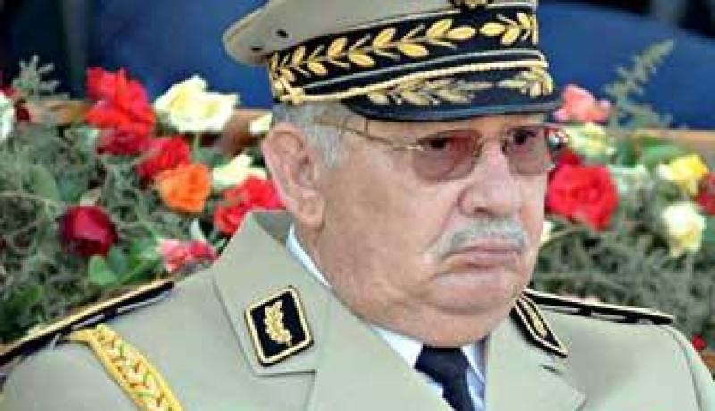 الفريق قايد صالح يستقبل من قبل ولي عهد أبوظبي