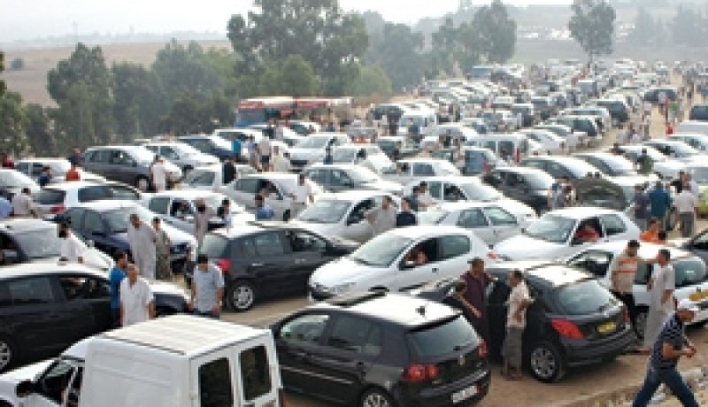 اعتصام ما يقارب 150 شخصا من ضحايا سوق الوعد الصادق في البويرة