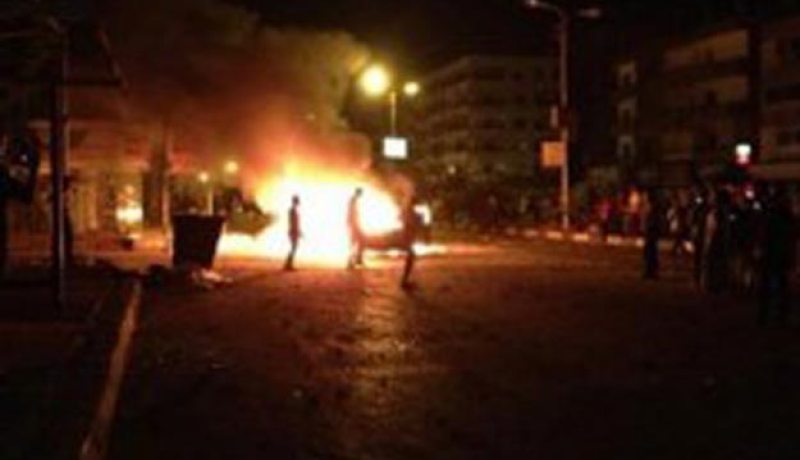 اشتعال النيران بنقطة شرطة مدينة نصر بعد رشقها بمولوتوف الإخوان