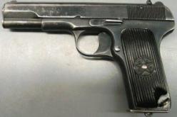 شرطي يقوم بـ6 عمليات لبيع أسلحة