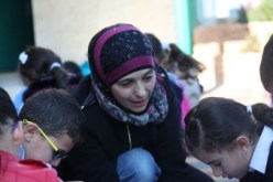 معلمة فلسطينية تضم نفسها إلى قائمة أفضل معلم في العالم