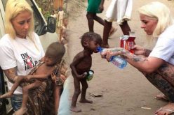 بالصور.. عاملة إغاثة دنماركية تنقذ طفلا نيجيريا طردته أسرته لأنه “ساحر”