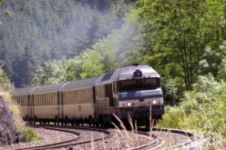 اصطدام قطار بشاحنة بغليزان يخلف جريحين