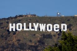 بالصّور تغيير أحرف لافتة هوليوود الشّهيرة في لوس أنجلوس إلى هوليويد
