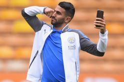 بالفيديو.. محرز يرفض الرد على مشجع إيطالي