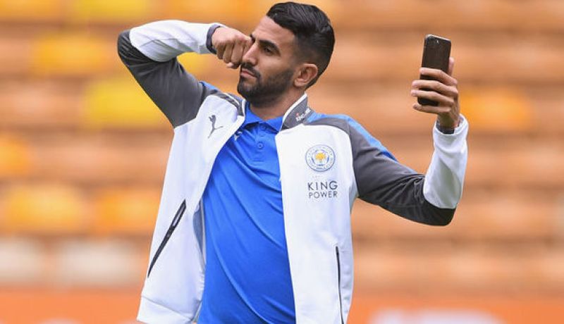 بالفيديو.. محرز يرفض الرد على مشجع إيطالي