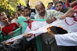 استنفار أمني عند حرق العلم الإسرائيلي وصمت على حرق علم الجزائر