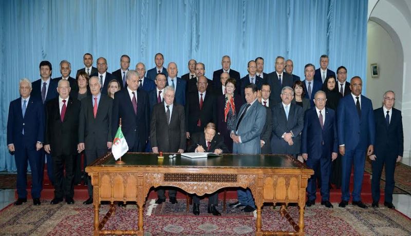 الرئيس بوتفليقة يوقع على قانون المالية الجديد