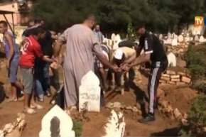 بالفيديو.. تشييع جنازة الرضيعين سامي و نورالدين بمقبرة الدخلة بحجوط