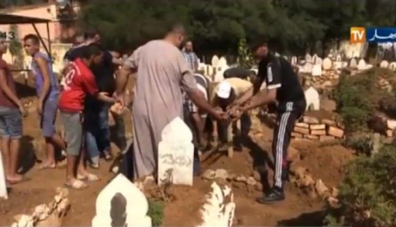 بالفيديو.. تشييع جنازة الرضيعين سامي و نورالدين بمقبرة الدخلة بحجوط