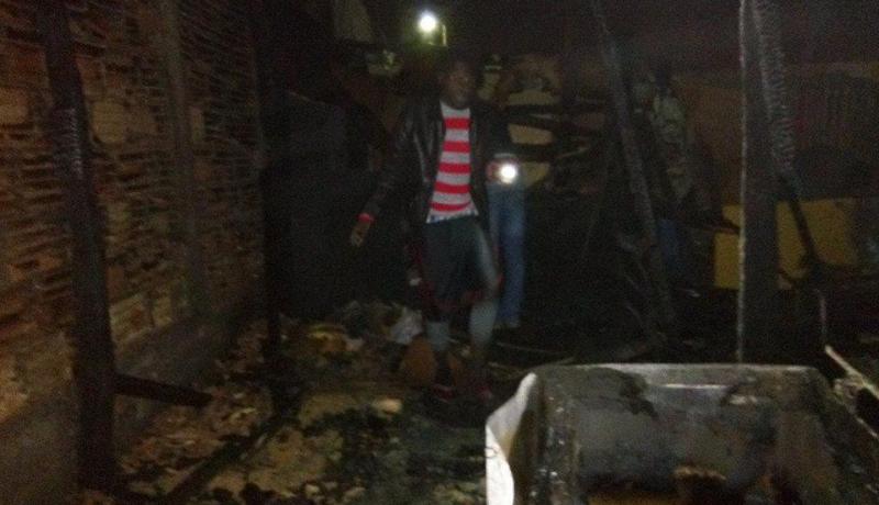 بالصور ثاني حريق بمخيم اللاجئين الافارقة في تقرت