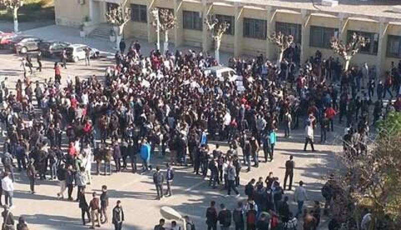 خريجو كلية المحروقات في بومرداس يدخلون في اضراب مفتوح