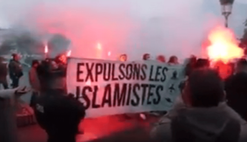 حرق مساجد في أوروبا وخروج متظاهرين للشوارع عقب هجمات باريس