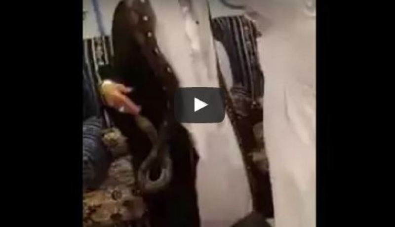 بالفيديو.. شاهد هدية سعودي لصديقه يوم زفافه