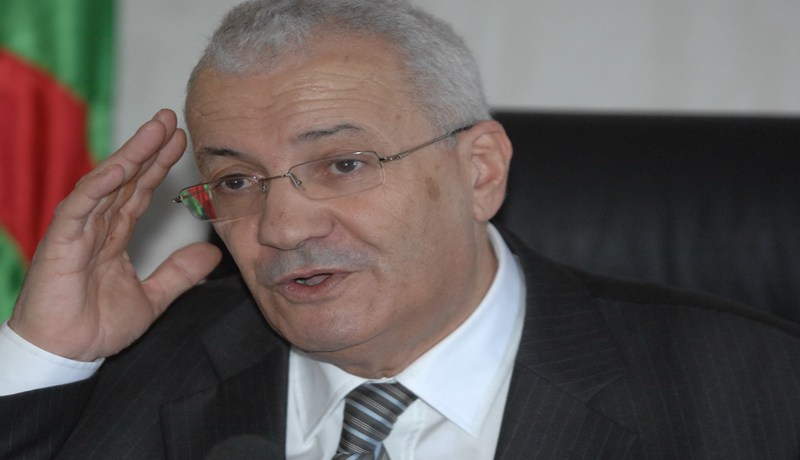 وزير الاتصال والأمانة الإعلامية‮!‬