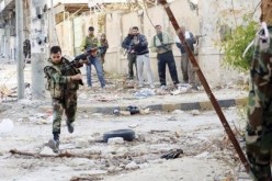 مقتل 9 أشخاص إثر قصف جوي واشتباكات في سوريا