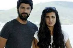 السياح العرب يقبلون جدران فيلا مسلسل العشق الأسود