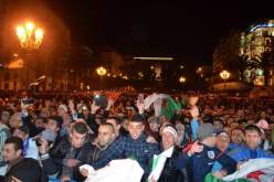 فيديو فرحة الجماهير الجزائرية بتأهل المنتخب الى الدور الربع النهائي