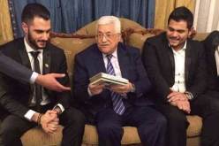 الرئيس الفلسطيني يلتقي المتنافسين على آراب آيدول وأنباء عن حضوره الحلقة النهائية