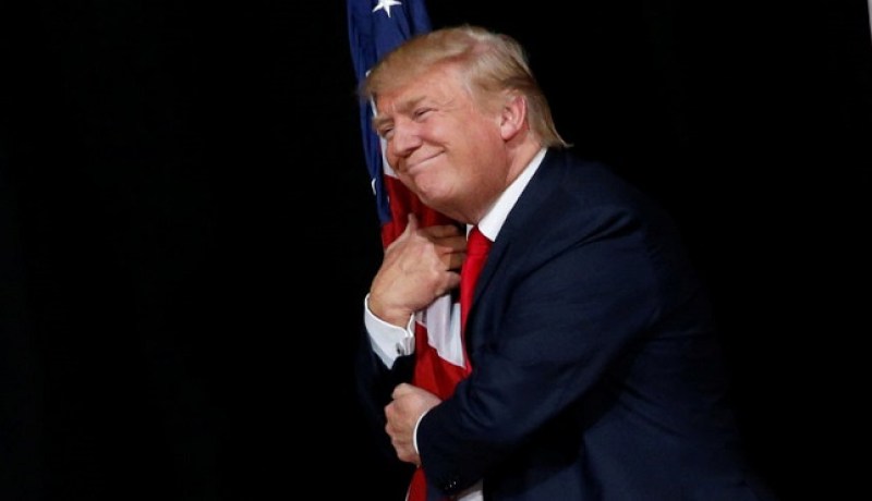 بالصّور.. هذا هو الفستان الذي ساند دونالد ترامب خلال حفل جوائز غرامي