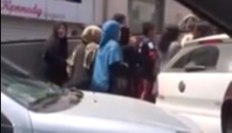 بالفيديو مسيرة للتنديد بمقتل الطفل رمزي في الأبيار