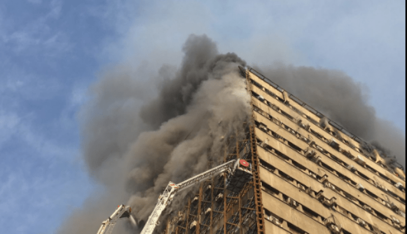 انهيار مبنى تجاري وسط طهران