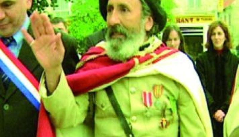 18 شهرا حبسا نافذا لنجل الممثل الفكاهي عثمان عريوات لسرقته بدلات رياضية