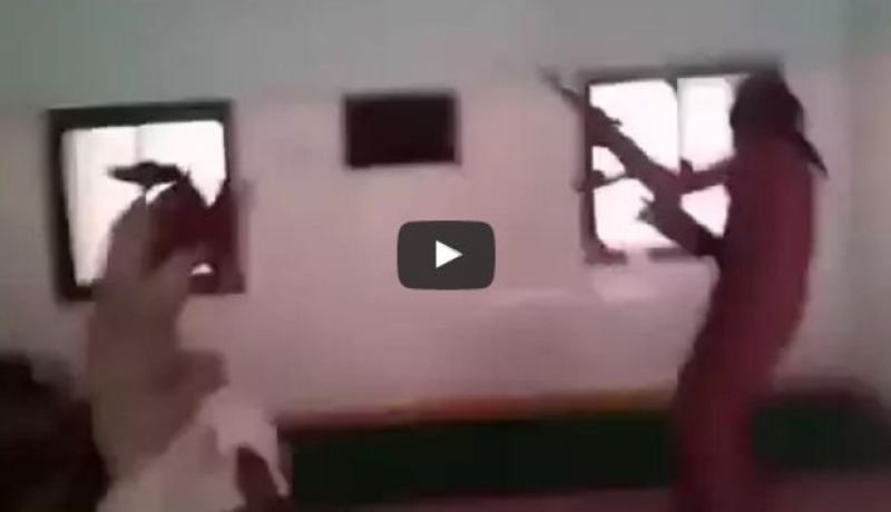 بالفيديو.. مراهق ينجو من رصاصة كلاشنكوف