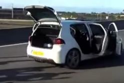 بالفيديو موكب عروس يغلق الطريق السريع للرقص وإطلاق الألعاب النارية