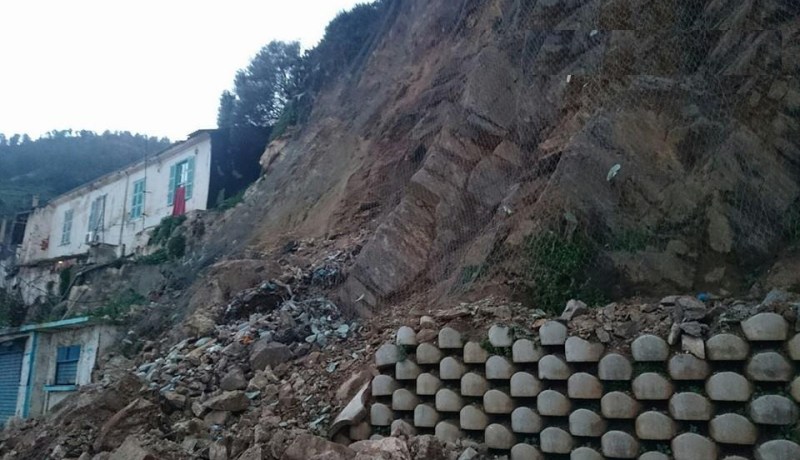 جرحى بعد انهيار صخري في سطورة بسكيكدة