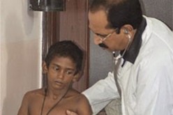 فيديو وصور لطفل هندي صاحب أضخم يدين