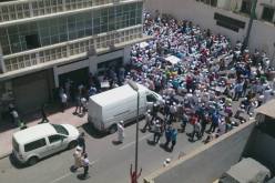 بالصور الميزابيين في وقفة إحتجاجية أمام دار الصحافة الطاهر جاووت