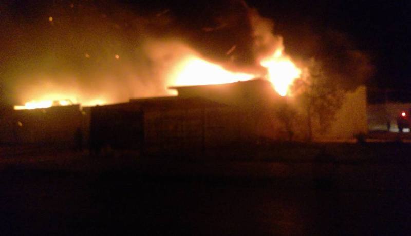 صور.. حريق مهول في سوق الرحمة ببسكرة