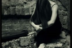 دفـنـت إبـني بيـدي بعـدما فـشلت في إسقاطه  بخلطة الأعشاب