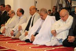 بالصور بن صالح وولد خليفة وسلال يؤدون صلاة عيد الفطر المبارك بالجامع الكبير