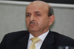 معتمرون في‮ ''‬الشونطي‮''