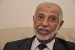 صحافي‮ ‬يدعو إلى عودة بلخادم