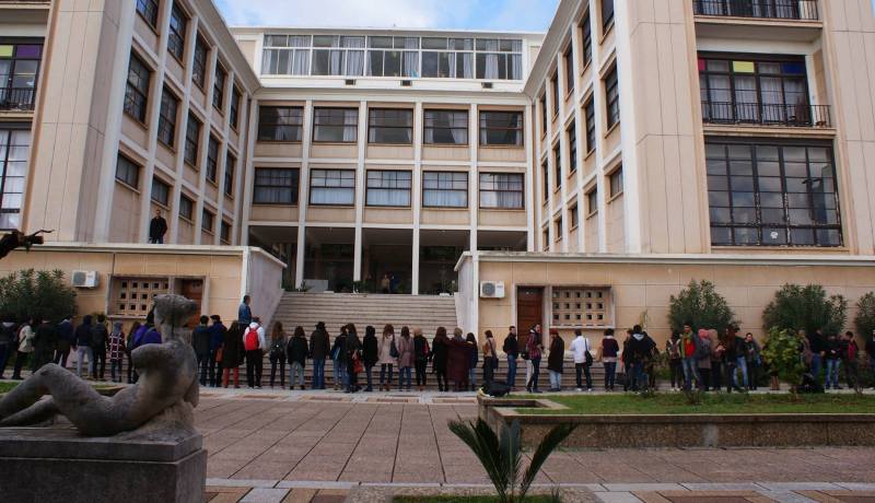 إضراب على طريقة  LES ARTISTES