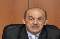 بسعة يدافع عن الرجال